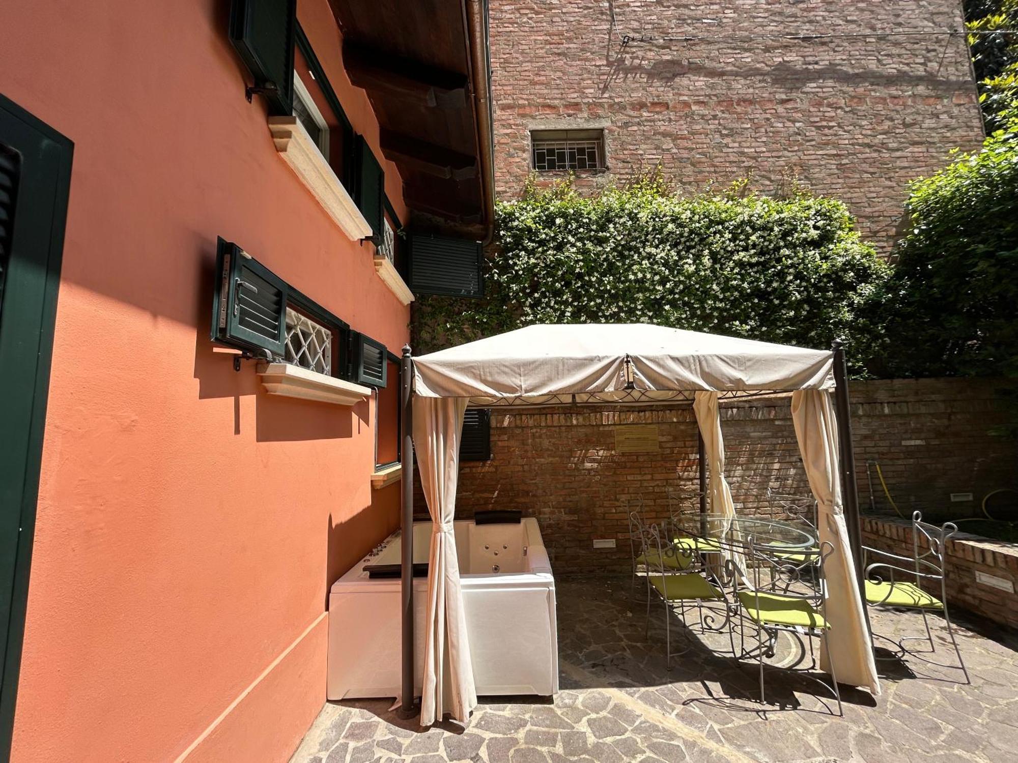 Isaia Garden -Private Garden Spa Bath Bolognarooms Bolonha Exterior foto