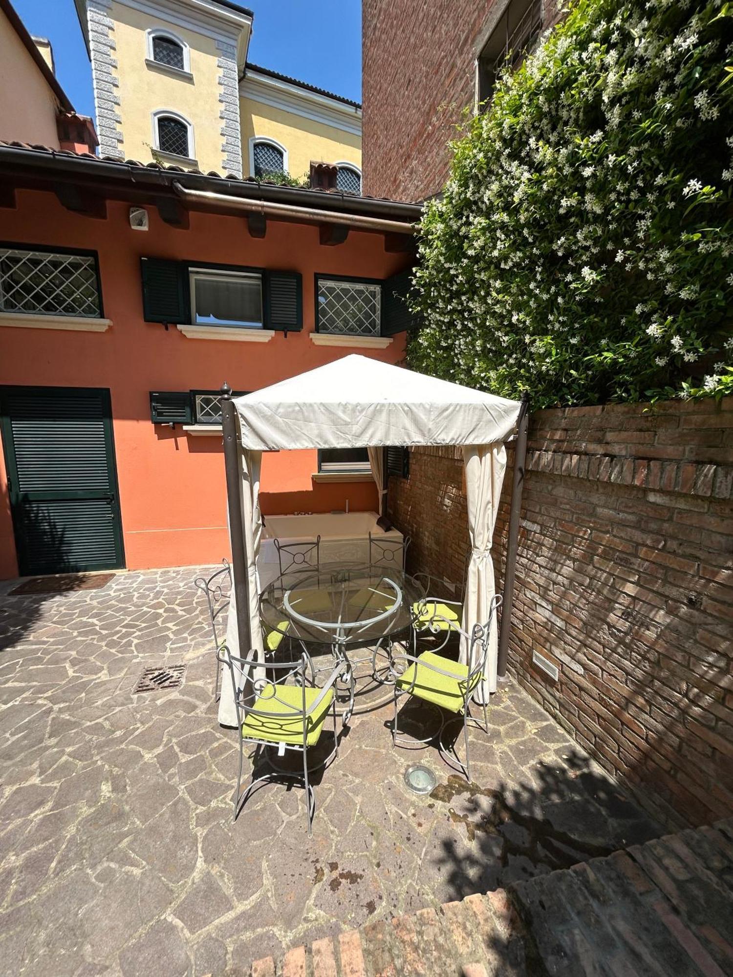 Isaia Garden -Private Garden Spa Bath Bolognarooms Bolonha Exterior foto